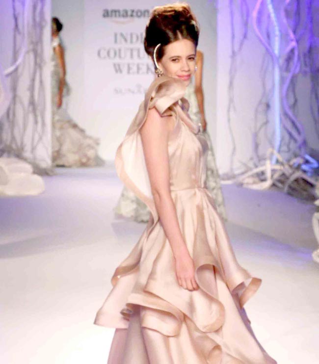 शो स्टॉपर कल्कि ने रैंप पर बिखेरा जलवा