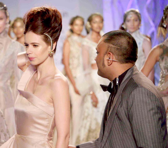 शो स्टॉपर कल्कि ने रैंप पर बिखेरा जलवा