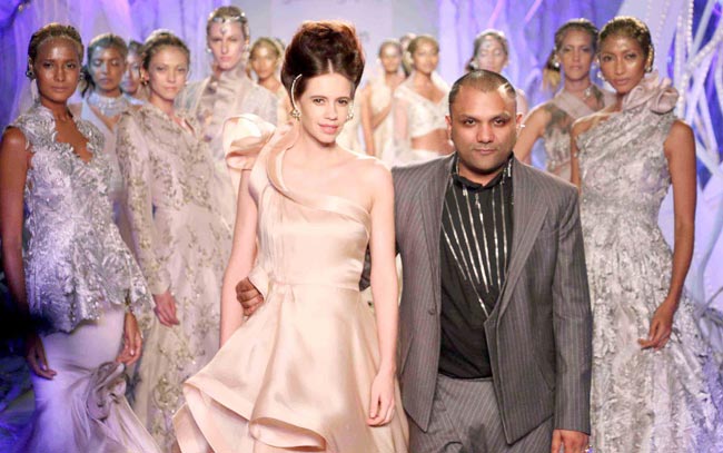 शो स्टॉपर कल्कि ने रैंप पर बिखेरा जलवा