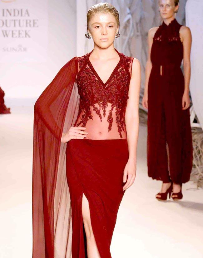 शो स्टॉपर कल्कि ने रैंप पर बिखेरा जलवा