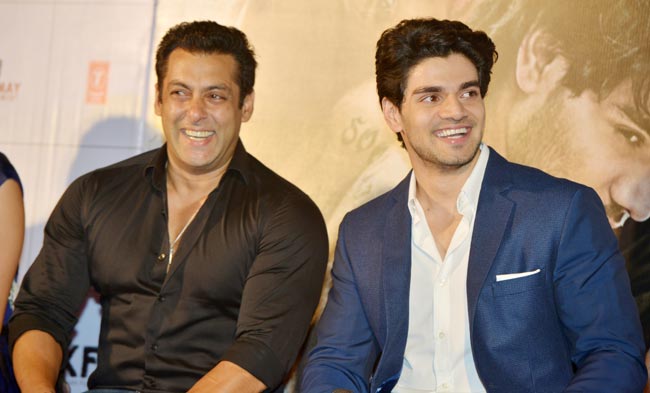 'हीरो' के ट्रेलर लॉन्च पर सलमान के गले लग रोए सूरज