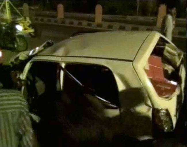 तस्वीरें: सड़क हादसे में लहूलुहान हुईं हेमा मालिनी...