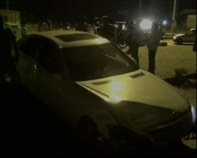 तस्वीरें: सड़क हादसे में लहूलुहान हुईं हेमा मालिनी...