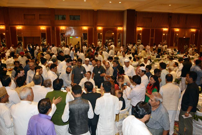 सोनिया-केजरीवाल ने दी सियासी इफ्तार