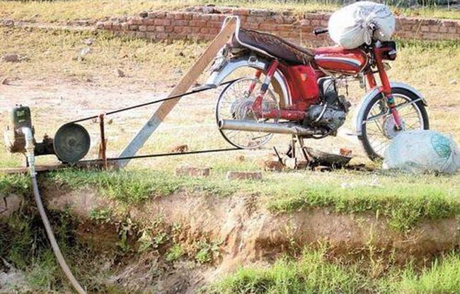 तेरा ध्यान किधर है... जुगाड़ इधर है...