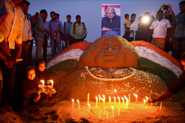 नम आंखों ने डॉ. कलाम को दी आखि‍री विदाई