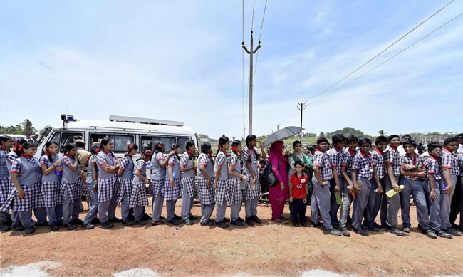 नम आंखों ने डॉ. कलाम को दी आखि‍री विदाई