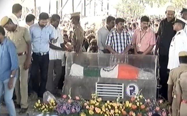 नम आंखों ने डॉ. कलाम को दी आखि‍री विदाई