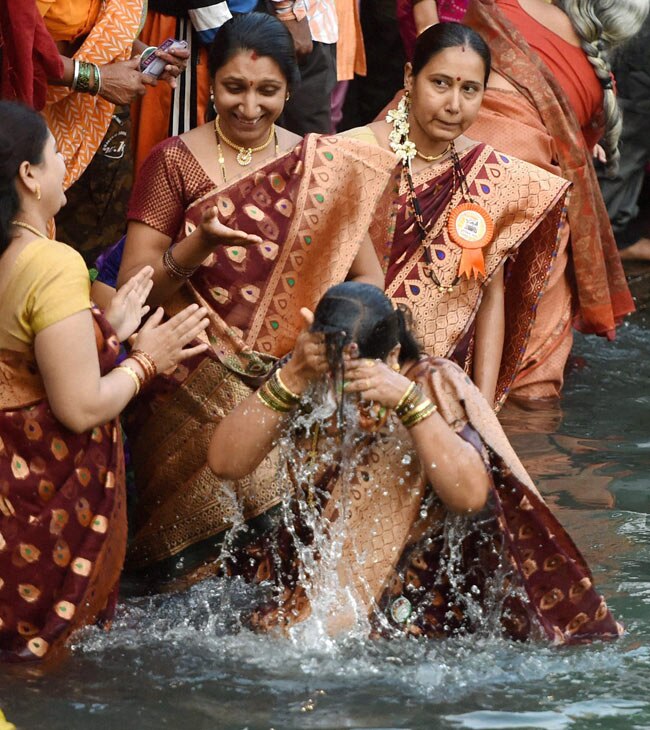 नासिक में कुंभ मेला शुरू, हजारों लोगों ने पवित्र डुबकी लगाई