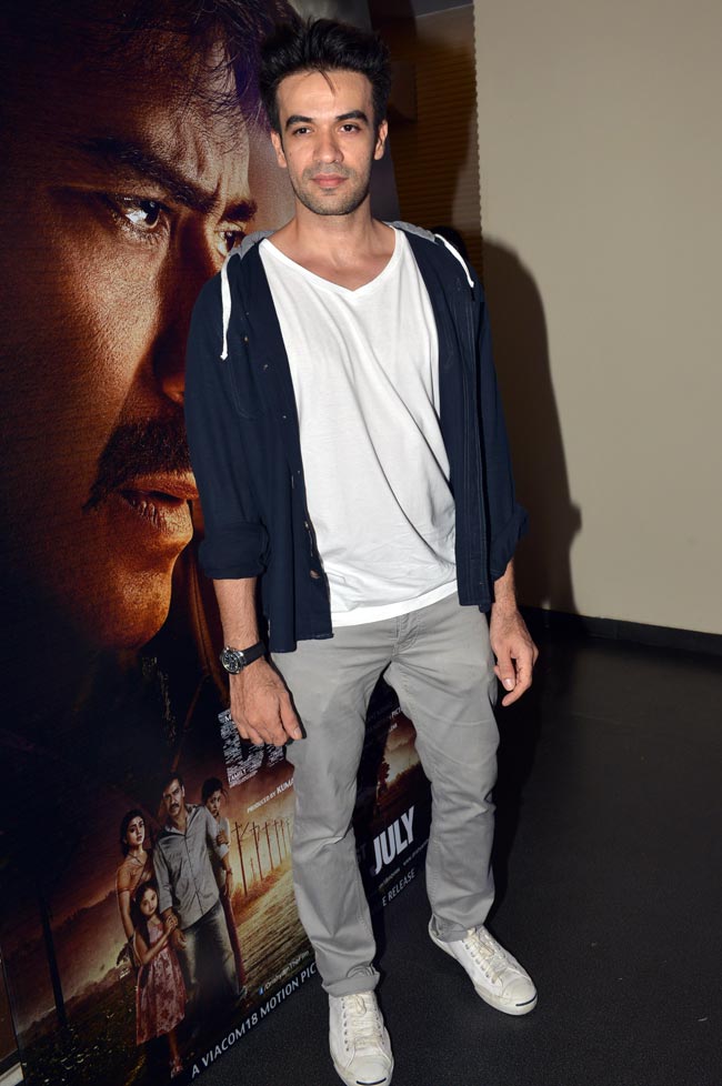 'दृश्यम' की स्क्रीनिंग पर पहुंचे ये बॉलीवुड सितारे