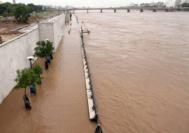 31 जुलाई 2015: तस्वीरों में देखें दिनभर की बड़ी खबरें