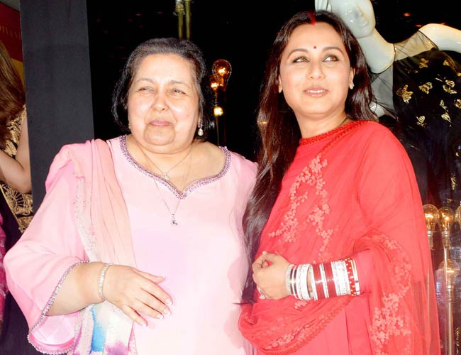 बॉलीवुड बहुएं, जब नजर आईं अपनी सास के संग