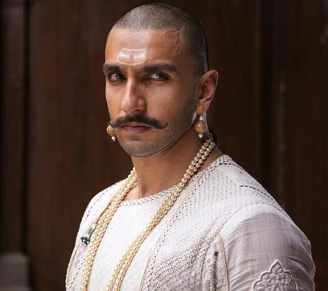 फिल्म 'बाजीराव मस्तानी' में सभी स्टार्स के लुक आए सामने