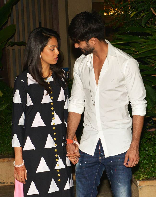 शाहिद और मीरा पहुंचे मुंबई, देखें खास तस्वीरें