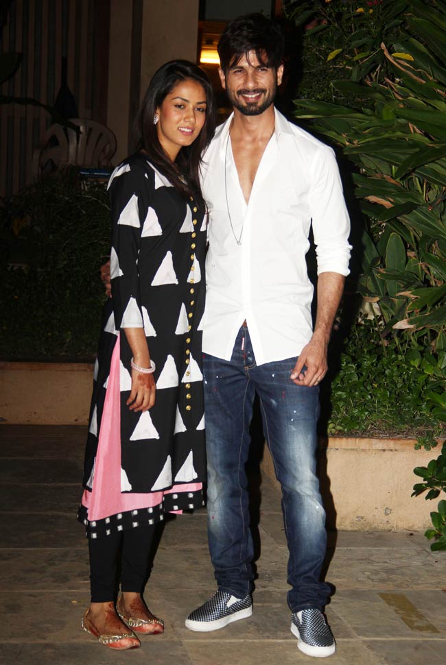 शाहिद और मीरा पहुंचे मुंबई, देखें खास तस्वीरें