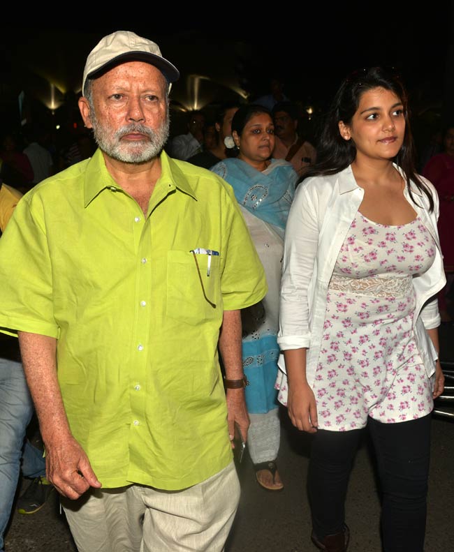 शाहिद और मीरा पहुंचे मुंबई, देखें खास तस्वीरें