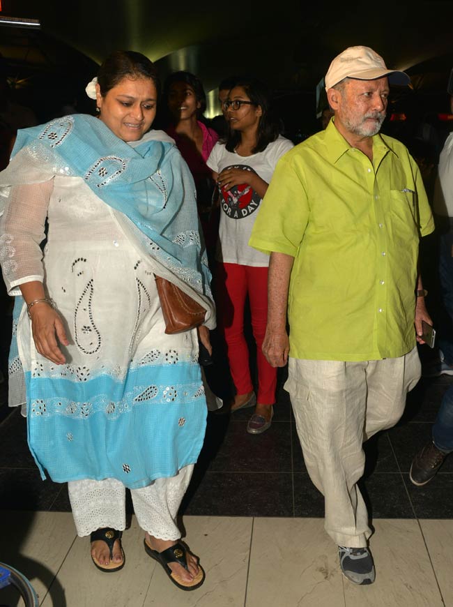 शाहिद और मीरा पहुंचे मुंबई, देखें खास तस्वीरें