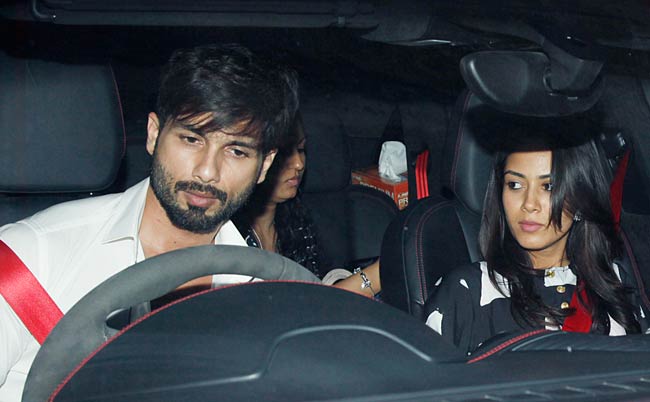 शाहिद और मीरा पहुंचे मुंबई, देखें खास तस्वीरें