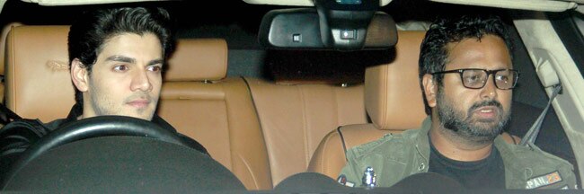 'बजरंगी भाईजान' का पेंडेंट पहन स्क्रीनिंग पर पहुंचे सि‍तारे