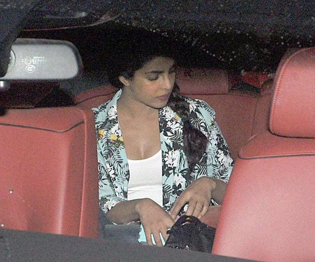 'बजरंगी भाईजान' का पेंडेंट पहन स्क्रीनिंग पर पहुंचे सि‍तारे