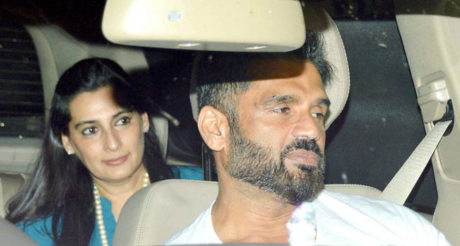 'बजरंगी भाईजान' का पेंडेंट पहन स्क्रीनिंग पर पहुंचे सि‍तारे