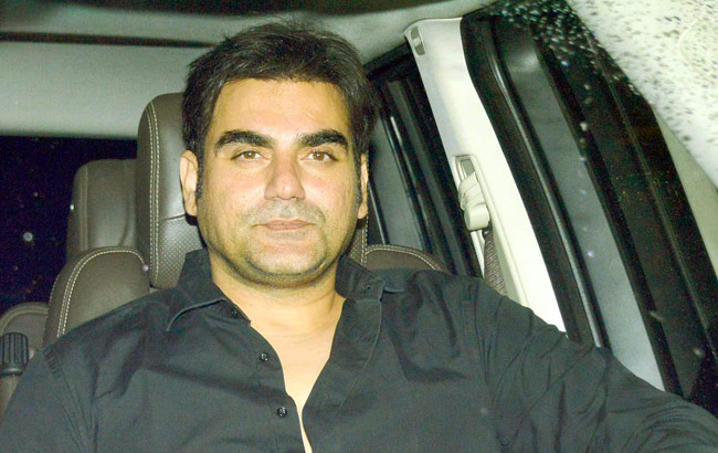 'बजरंगी भाईजान' का पेंडेंट पहन स्क्रीनिंग पर पहुंचे सि‍तारे