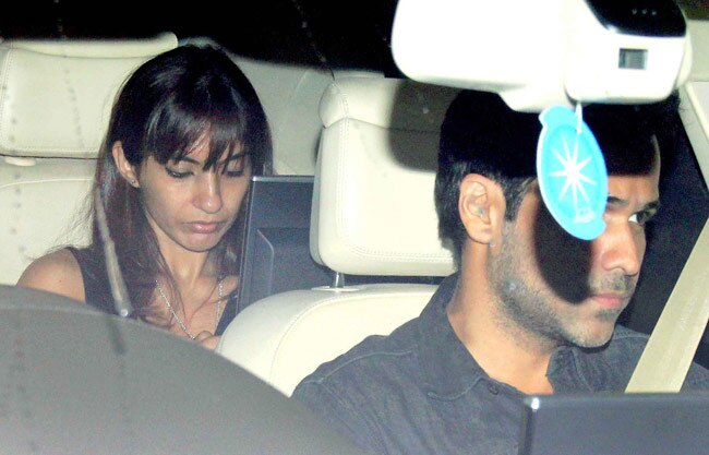 'बजरंगी भाईजान' का पेंडेंट पहन स्क्रीनिंग पर पहुंचे सि‍तारे