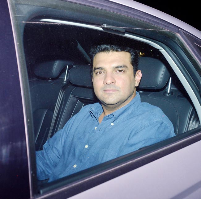 'बाहुबली' की स्क्रीनिंग में पहुंचे बॉलीवुड सितारे