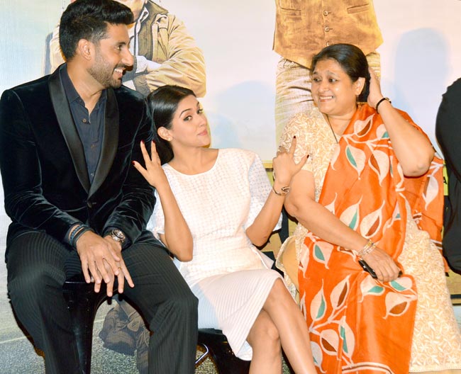 ऋषि‍ कपूर, अभि‍षेक बच्चन ने रिलीज किया 'ऑल इज वेल' का ट्रेलर