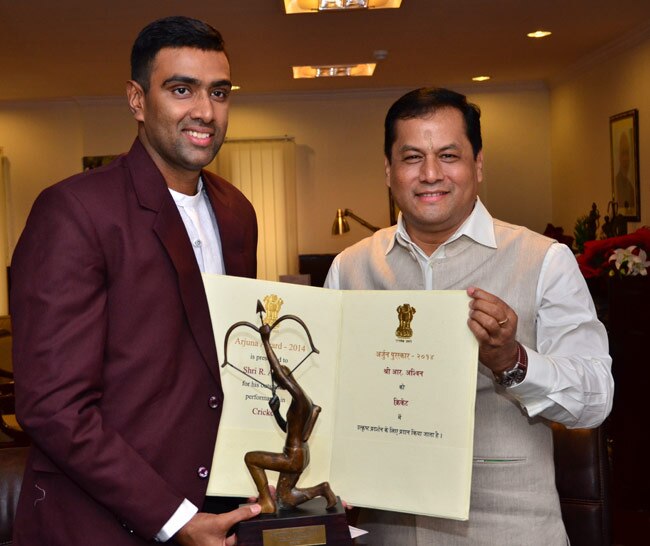 अर्जुन पुरस्कार विजेता ऑफ स्पिनर रविचंद्रन अश्विन की तस्वीरें