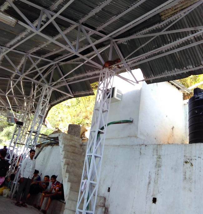 श्रद्धा-भक्त‍ि से सराबोर कर देती है वैष्णो देवी की यात्रा