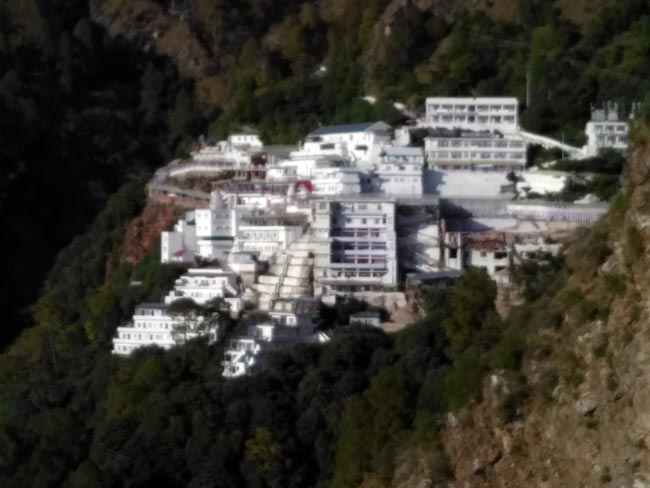 श्रद्धा-भक्त‍ि से सराबोर कर देती है वैष्णो देवी की यात्रा