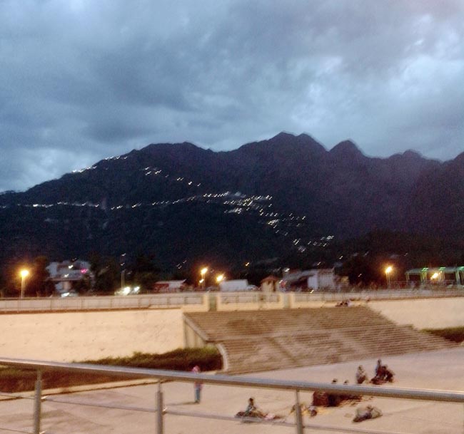 श्रद्धा-भक्त‍ि से सराबोर कर देती है वैष्णो देवी की यात्रा