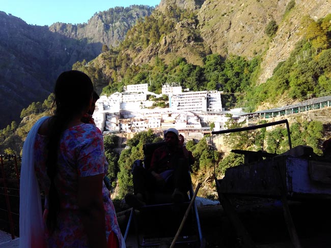 श्रद्धा-भक्त‍ि से सराबोर कर देती है वैष्णो देवी की यात्रा