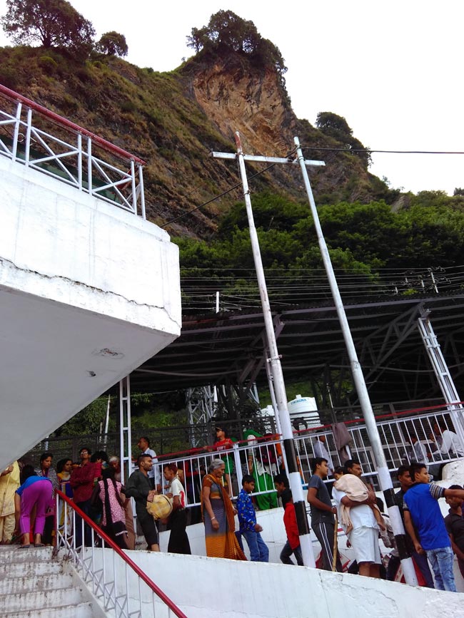 श्रद्धा-भक्त‍ि से सराबोर कर देती है वैष्णो देवी की यात्रा