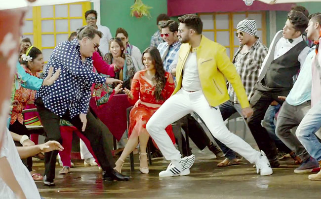 'ऑल इज वेल' की क्रेजी फैमिली से मिलें तस्वीरों में