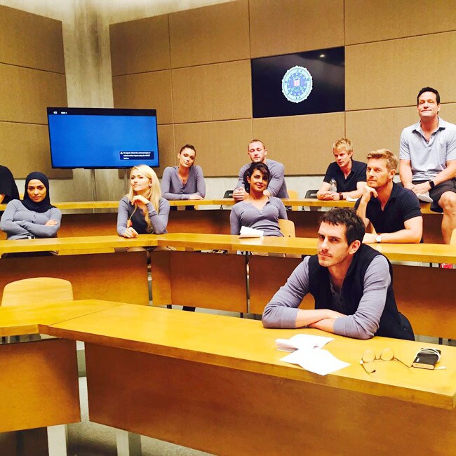 'क्वांटिको' के सेट पर अलग स्टाइल में दिखीं प्रियंका चोपड़ा