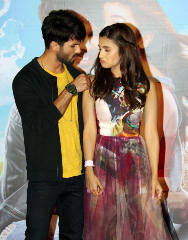 आलिया, शाहिद की 'शानदार' के ट्रेलर लॉन्च पर फन कैमिस्ट्री