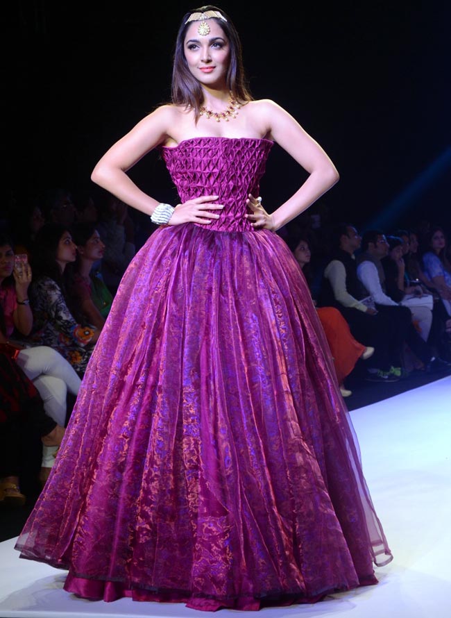 प्र‍ीति, कृति, दिया और अदिति का IIJW 2015 फैशन शो में दिलकश अंदाज