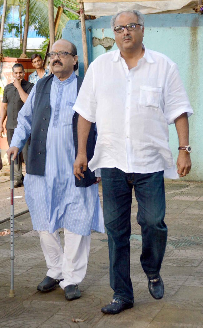 श्रद्धा कपूर के नाना की प्रेयर मीट में पहुंचे सितारे