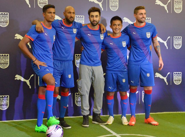 रणबीर की फुटबॉल स्किल्स से लेकर कटरीना के इवेंट तक सेलेब्रिटीज हुए कैमरे में कैद