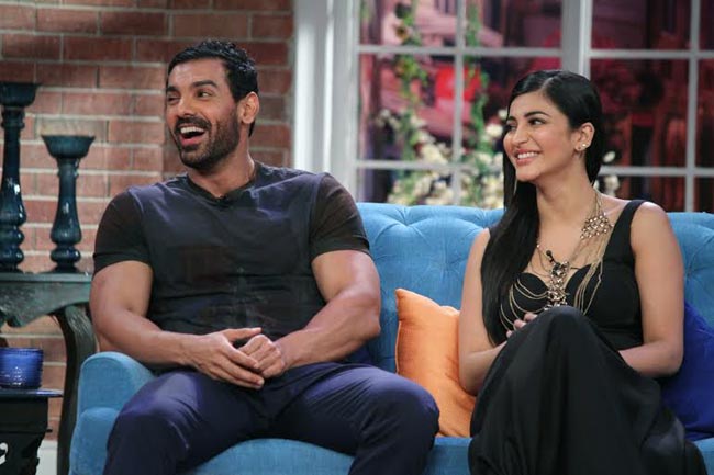 'वेलकम बैक' की टीम पहुंची 'कॉमेडी नाइट्स' के सेट पर