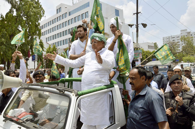 बेटों के साथ लालू यादव ने किया मार्च