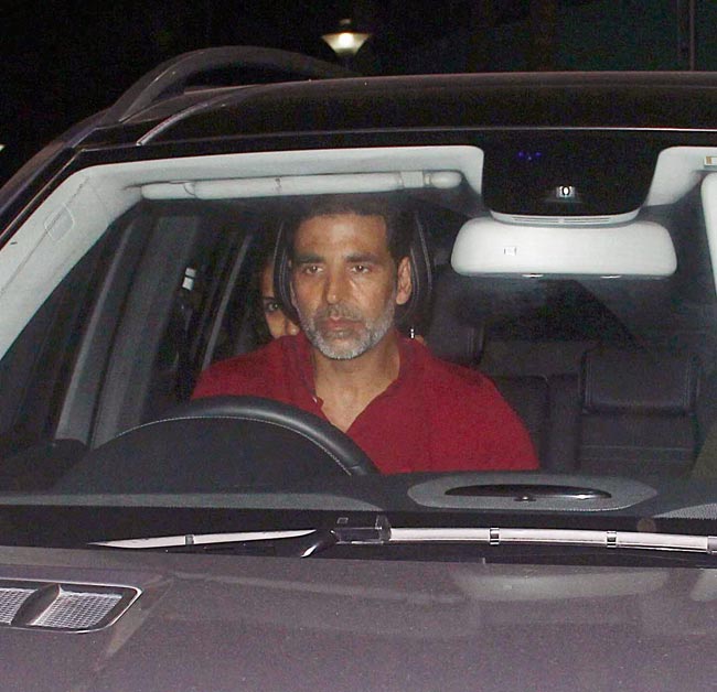 स्टार किड्स आरव, सुहाना अक्षय की फिल्म 'ब्रदर्स' की स्क्रीनिंग पर