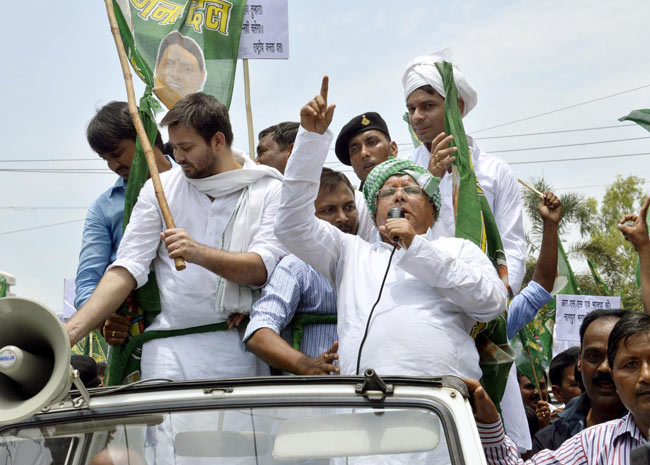 बेटों के साथ लालू यादव ने किया मार्च