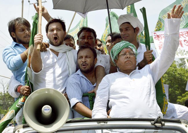 बेटों के साथ लालू यादव ने किया मार्च