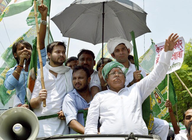 बेटों के साथ लालू यादव ने किया मार्च