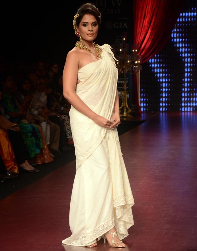प्र‍ीति, कृति, दिया और अदिति का IIJW 2015 फैशन शो में दिलकश अंदाज