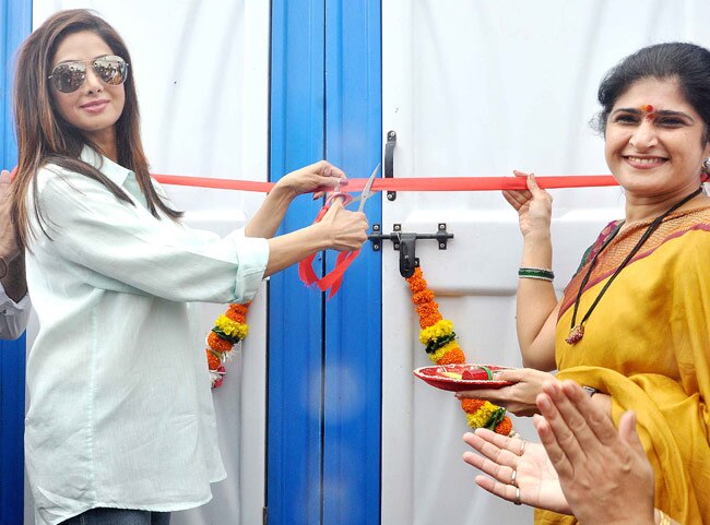 Celeb Spotting: कहां कहां दिखे फिल्मी सितारे