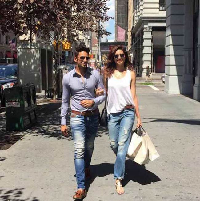 करिश्मा तन्ना के बर्थडे पर देखें उनकी खास तस्वीरें